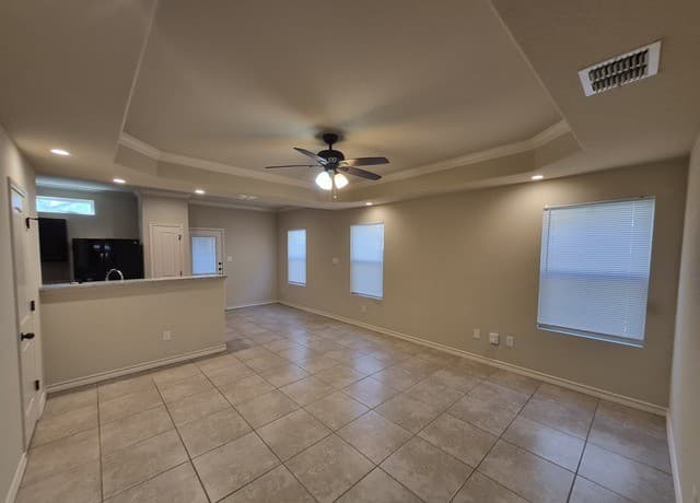 3-bedroom rental at 7042 Lakeview Dr. Unit 102 in San Antonio, TX — photo 2