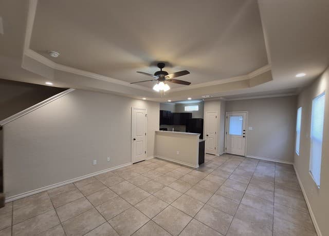 3-bedroom rental at 7042 Lakeview Dr. Unit 102 in San Antonio, TX — photo 3