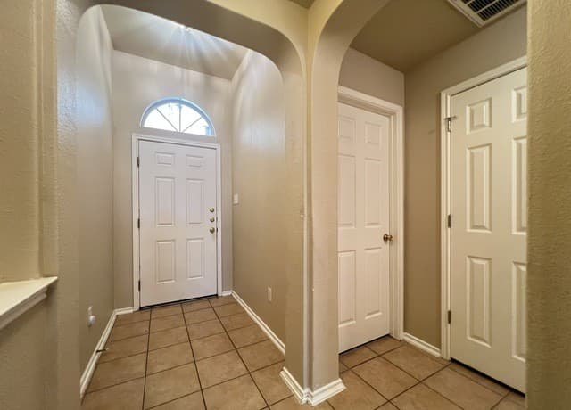 rental at 7627  Ariel Hl in San Antonio, TX — photo 2