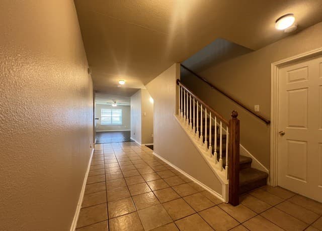 rental at 7627  Ariel Hl in San Antonio, TX — photo 4