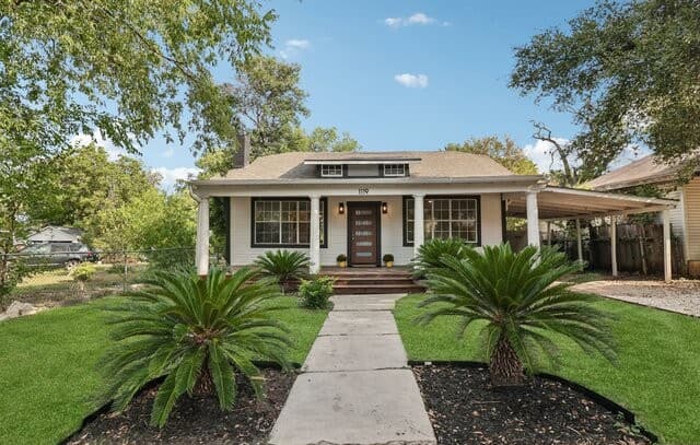 rental at 1119 W Huisache Ave in San Antonio, TX — photo 1