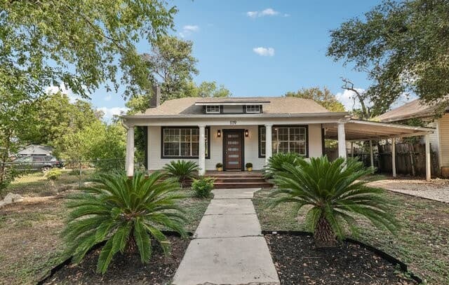rental at 1119 W Huisache Ave in San Antonio, TX — photo 3