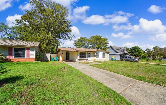rental at 823  Straight Ln in Universal City, TX — photo 4