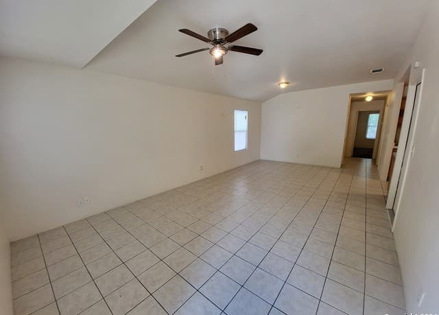 rental at 7959  MG Rd in San Antonio, TX — photo 2