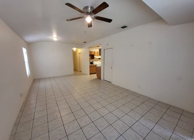 rental at 7959  MG Rd in San Antonio, TX — photo 3