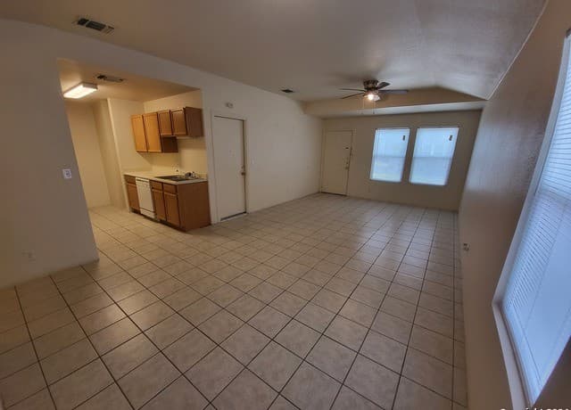 rental at 7959  MG Rd in San Antonio, TX — photo 4