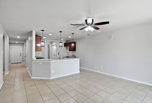rental at 2334  Camberly Vw in Converse, TX — photo 2