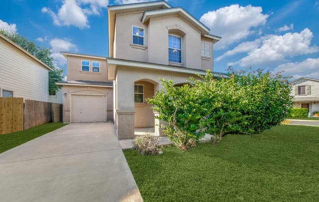 rental at 26  Moondance Hl in San Antonio, TX — photo 1