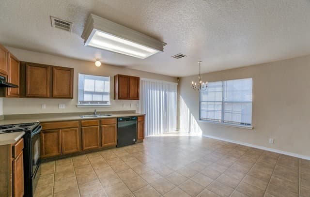 rental at 26  Moondance Hl in San Antonio, TX — photo 4