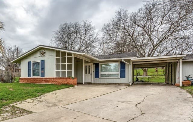 rental at 2219  Westmoor St in San Antonio, TX — photo 2