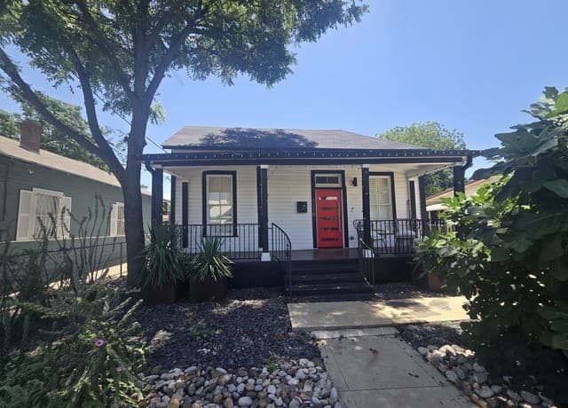 rental at 1118  Nolan St in San Antonio, TX — photo 2