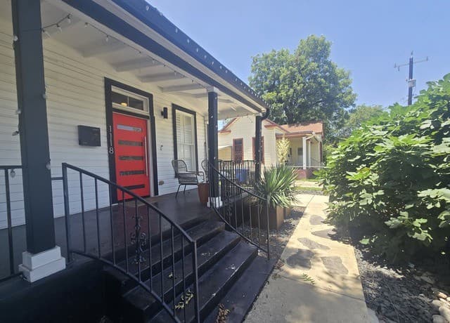 rental at 1118  Nolan St in San Antonio, TX — photo 3