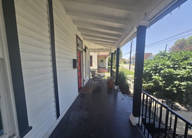 rental at 1118  Nolan St in San Antonio, TX — photo 4