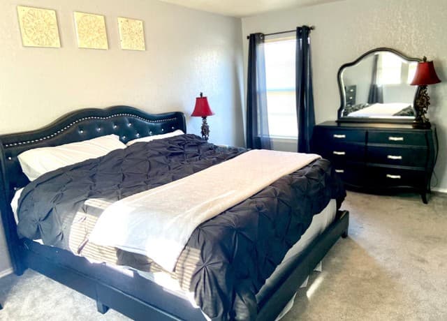 rental at 410  Mahogany Chest in San Antonio, TX — photo 3