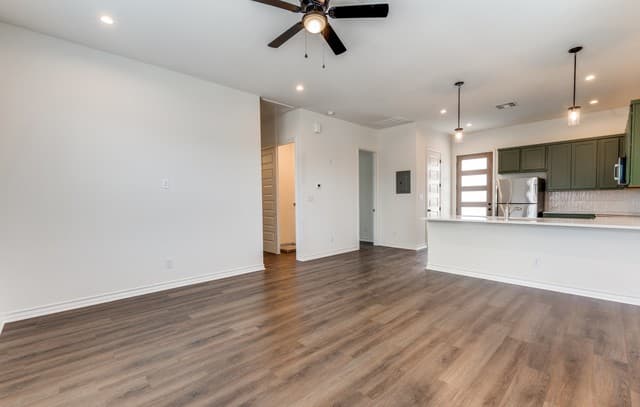 rental at 142  Porter St Unit 1201 in San Antonio, TX — photo 3