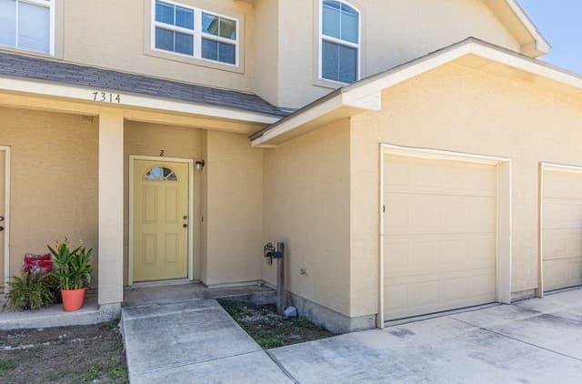 rental at 7314  Colina Way Unit 2 in Converse, TX — photo 3