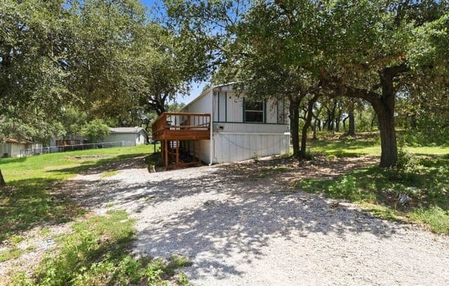 3-bedroom rental at 636 Balsa in Canyon Lake, TX — photo 2