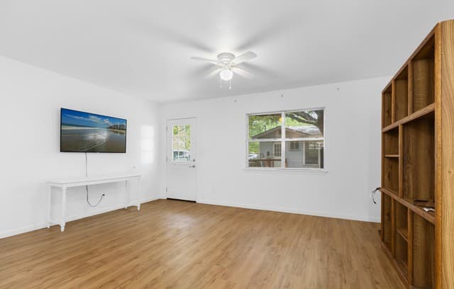 rental at 761  Whippoorwill Dr Unit B in Canyon Lake, TX — photo 4