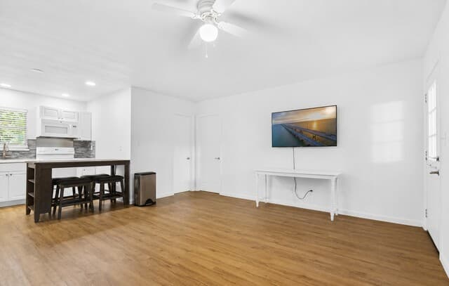 rental at 761  Whippoorwill Dr Unit B in Canyon Lake, TX — photo 5