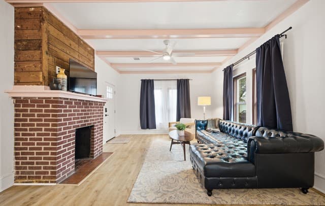 rental at 115 W Highland Blvd in San Antonio, TX — photo 2
