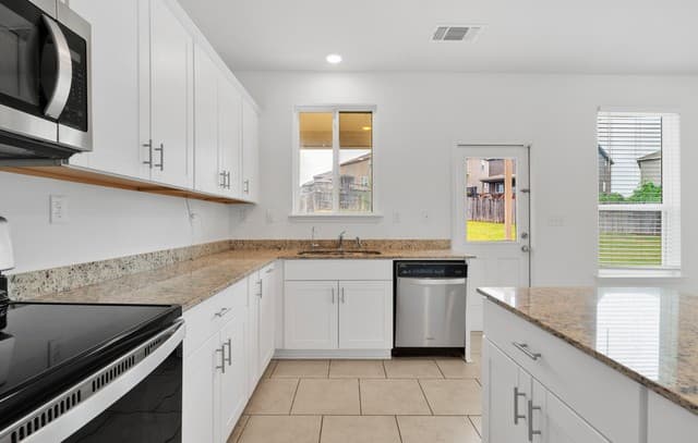 rental at 10310  Lady Bird in San Antonio, TX — photo 4