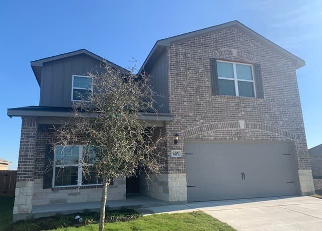 rental at 9207  Nubuck Br in Converse, TX — photo 3
