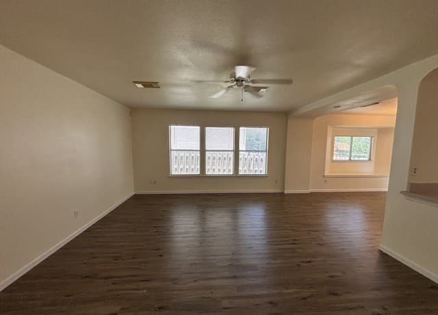 rental at 8214  Chestnut Manor Dr in Converse, TX — photo 3