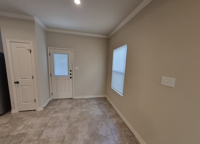 rental at 6327  Luglio Lane Unit 104 in San Antonio, TX — photo 5