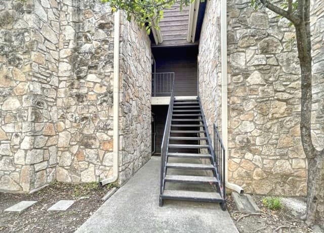 rental at 11520  Huebner Rd Unit 107 in San Antonio, TX — photo 2
