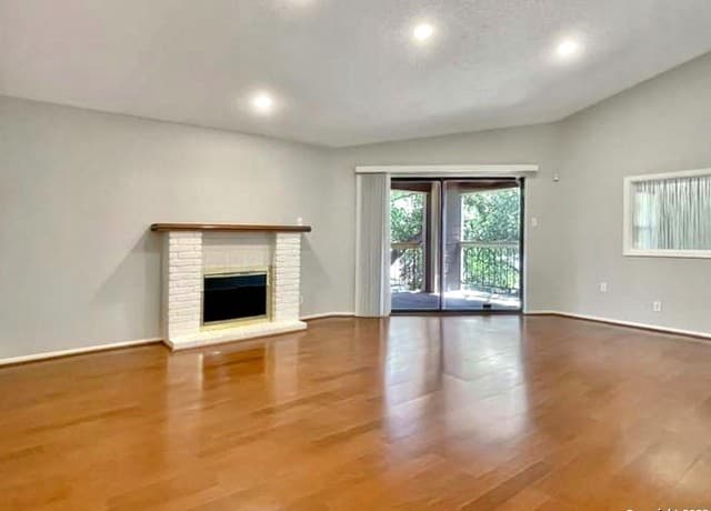 rental at 11520  Huebner Rd Unit 107 in San Antonio, TX — photo 4