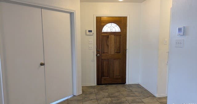 rental at 5015  Viking Coral in San Antonio, TX — photo 3