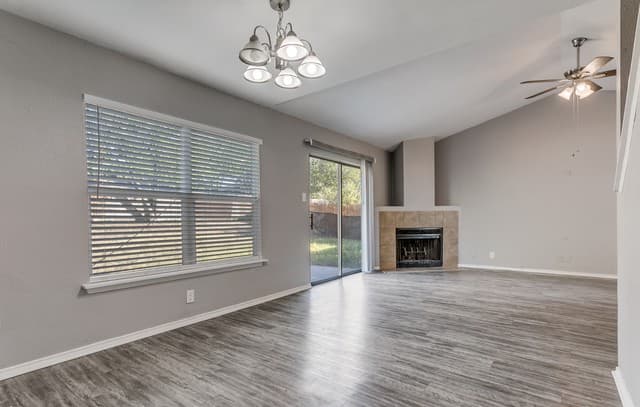 rental at 4031  Sunrise Bluff Dr in San Antonio, TX — photo 4