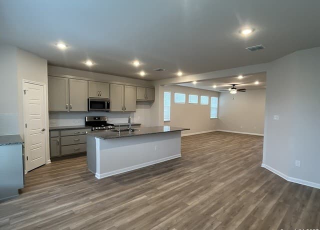 rental at 8234  Sunrise Glen in Schertz, TX — photo 3