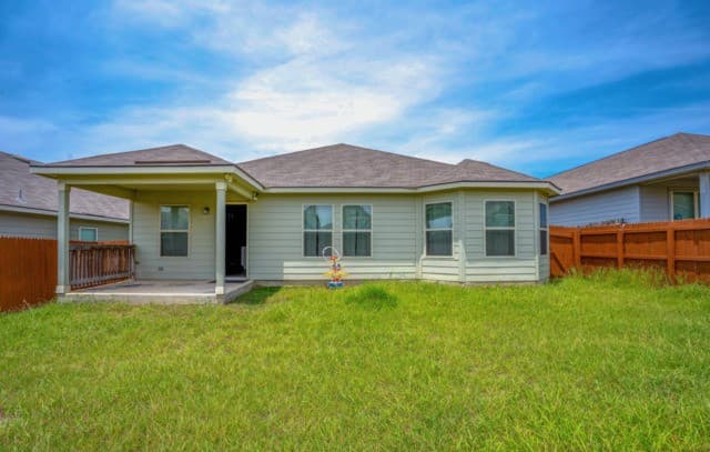 rental at 7654  Champion Creek in San Antonio, TX — photo 4