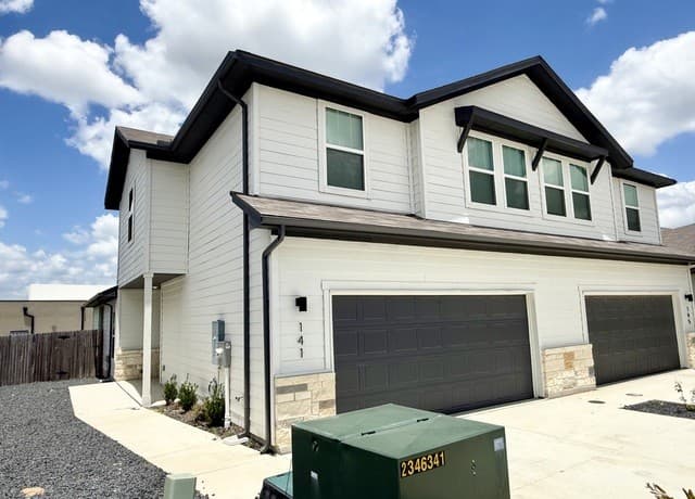rental at 141  Nespral Dr. in San Antonio, TX — photo 1