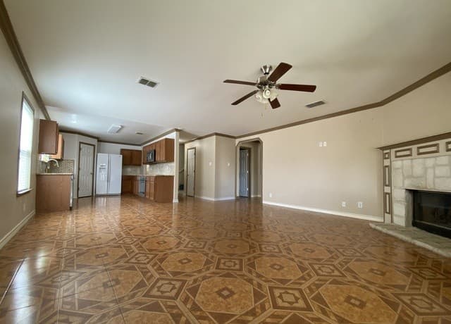 rental at 7940  Abbotts Pointe in San Antonio, TX — photo 2