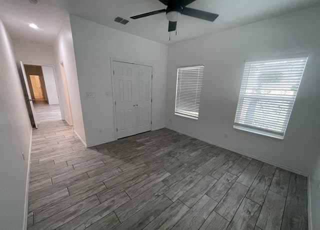 rental at 4207  Commercial Unit 102 in San Antonio, TX — photo 2