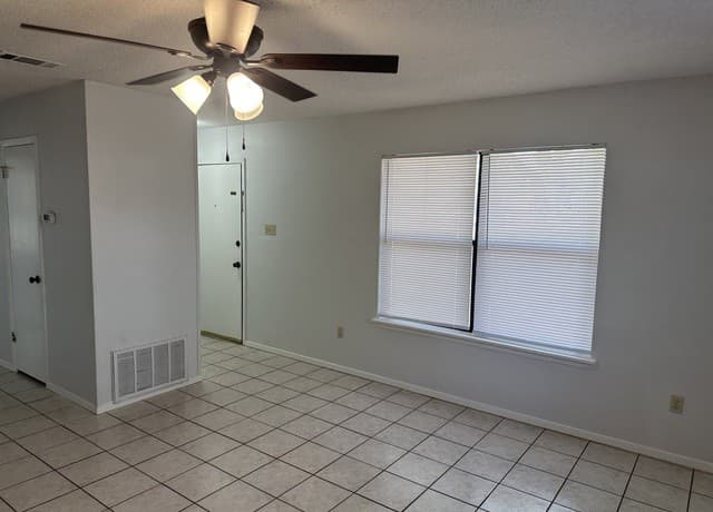 rental at 401  W Adams in Pleasanton, TX — photo 5