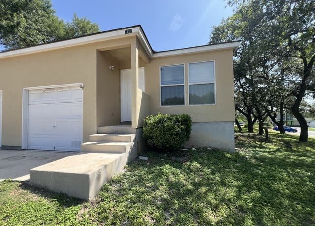 rental at 7302  Trail Xing in San Antonio, TX — photo 1