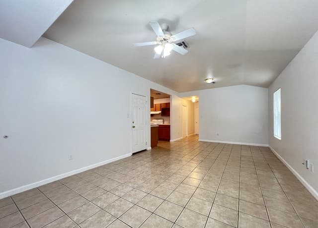 rental at 7302  Trail Xing in San Antonio, TX — photo 2