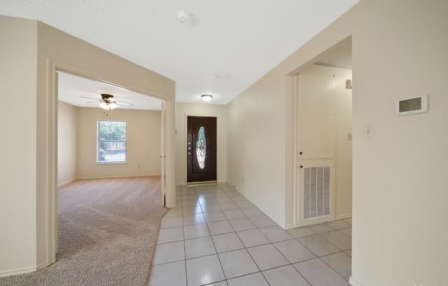 rental at 9643  Arcadia Crk in San Antonio, TX — photo 3