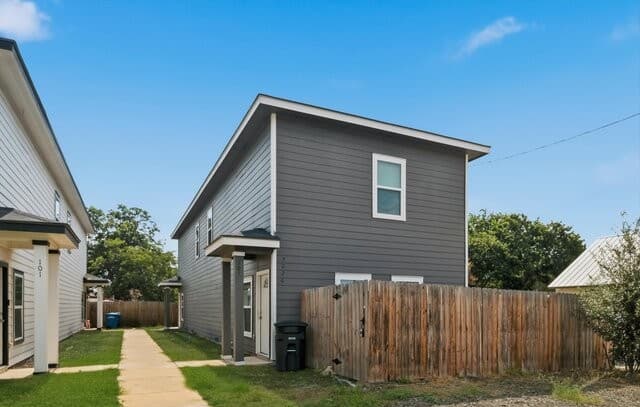 rental at 7226  Briar Pl Unit 102 in San Antonio, TX — photo 1