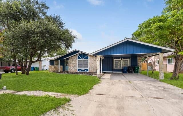 rental at 7422  Stonehouse Dr in San Antonio, TX — photo 1