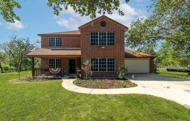 rental at 90  Nine Patch Dr in Poteet, TX — photo 1