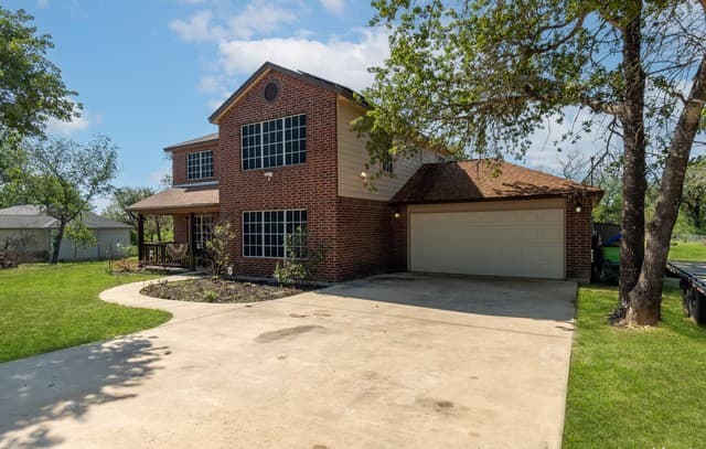 rental at 90  Nine Patch Dr in Poteet, TX — photo 3