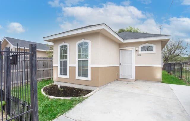 rental at 2009 Colima St in San Antonio TX