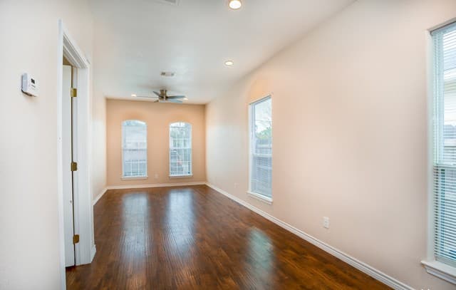 rental at 2009  Colima St in San Antonio, TX — photo 3