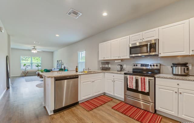 rental at 7627  Apex Landing in San Antonio, TX — photo 4