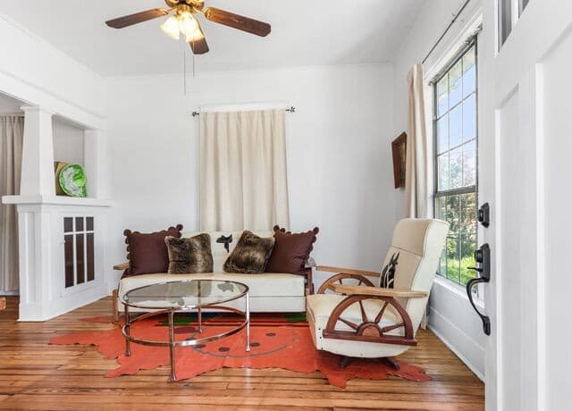 rental at 2213 N Flores Street in San Antonio, TX — photo 4