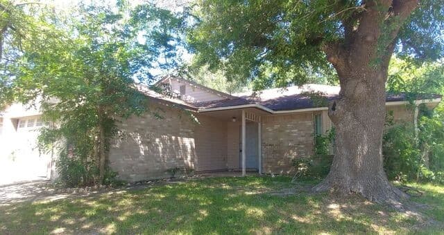 rental at 8131 Forest Dawn in Live Oak TX